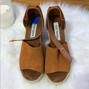 Steve madden must have wedges